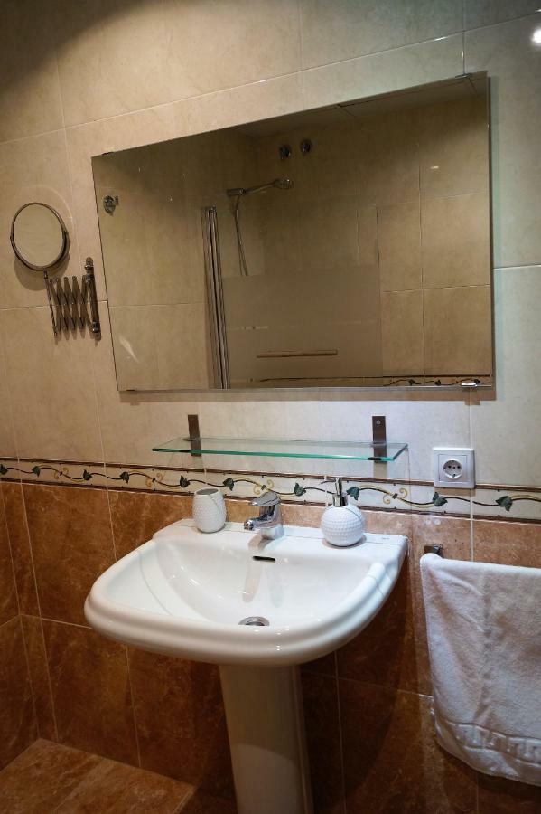 Apartamento Plaza Alfonso XII Málaga Dış mekan fotoğraf